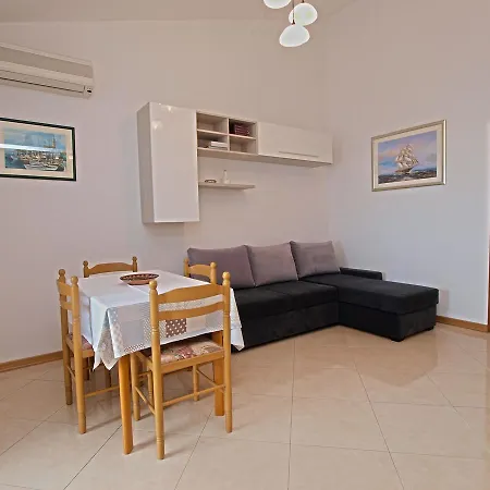 Alida 62 * Pula
