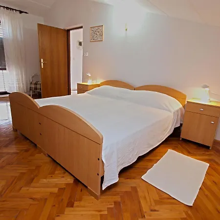 Alida 62 * Pula
